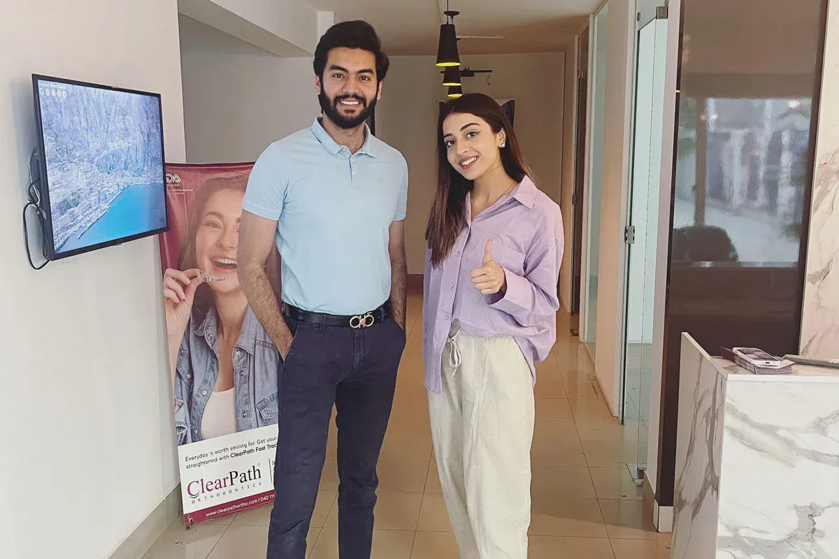 Guests visiting Lá Dental Aésthetique